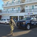 Bulevar Horizontes, colonia Cuatro de Marzo, Culiacán, con presencia de unidades policiales, ejército y cinta de perímetro.