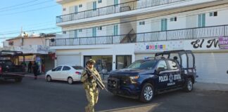 Bulevar Horizontes, colonia Cuatro de Marzo, Culiacán, con presencia de unidades policiales, ejército y cinta de perímetro.