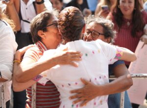 Sheinbaum felicita a las madres