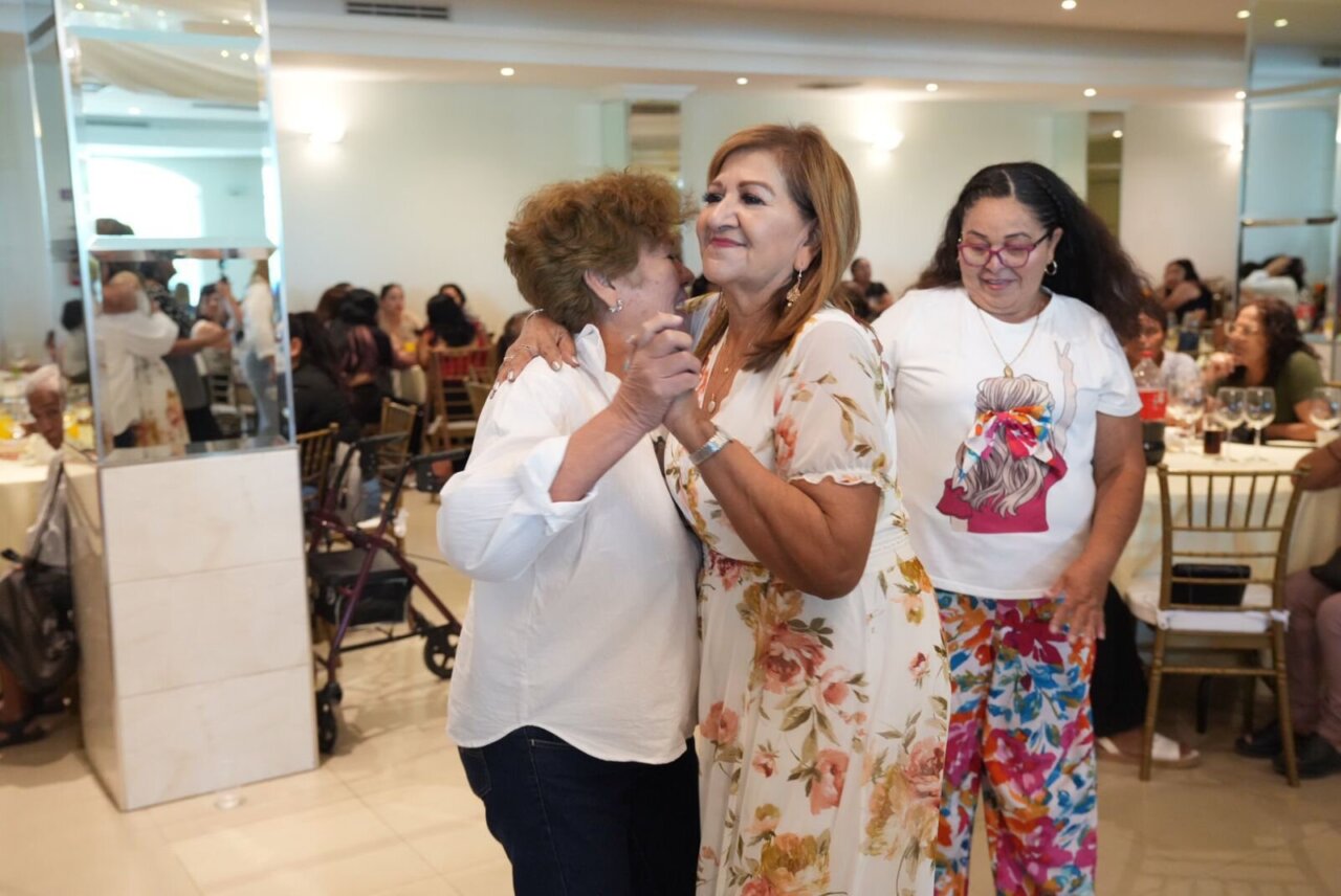Tere Guerra celebra a la mujer en el día de las madres Tere Guerra celebra a la mujer en el día de las madres