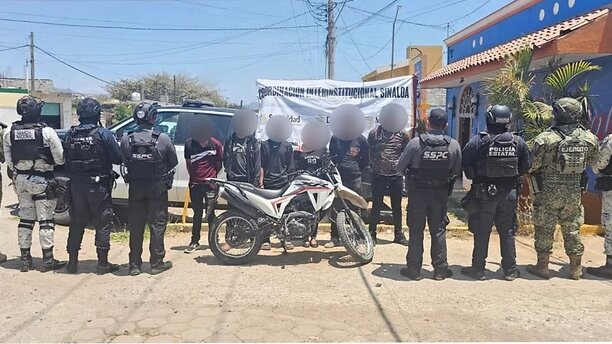 Elementos del Ejército y la Guardia Nacional afuera de un hotel en Rosario, con patrullas y cinta de seguridad. Elementos del Ejército y la Guardia Nacional afuera de un hotel en Rosario, con patrullas y cinta de seguridad.