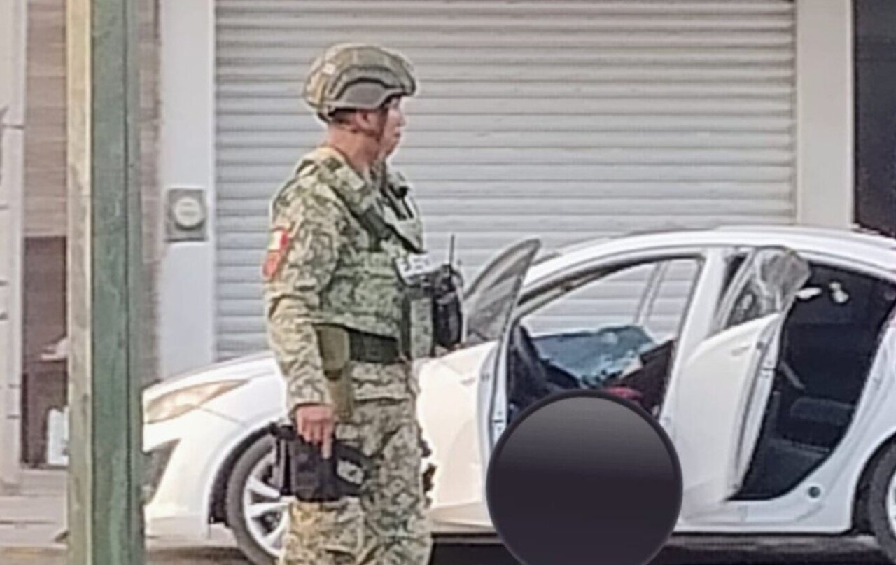 Dos hombres asesinados en un mazda blanco Dos hombres asesinados en un mazda blanco