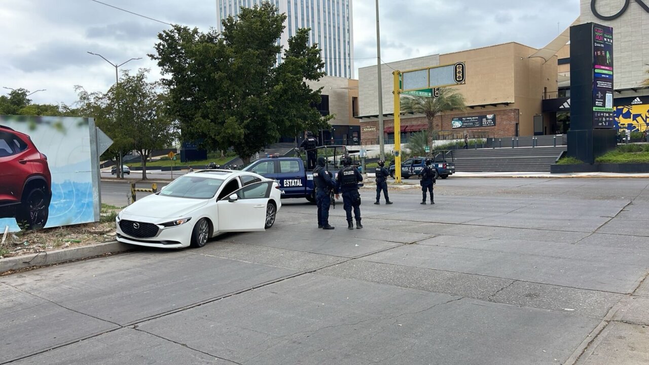 Persecución de un Mazda 3 termina con un arresto Persecución de un Mazda 3 termina con un arresto