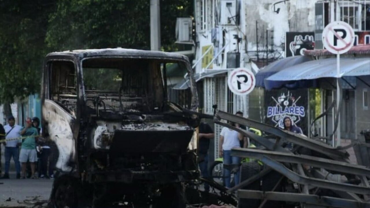Video atentado en Colombia con carro bomba tras victoria del nuevo presidente electo Video atentado en Colombia con carro bomba tras victoria del nuevo presidente electo