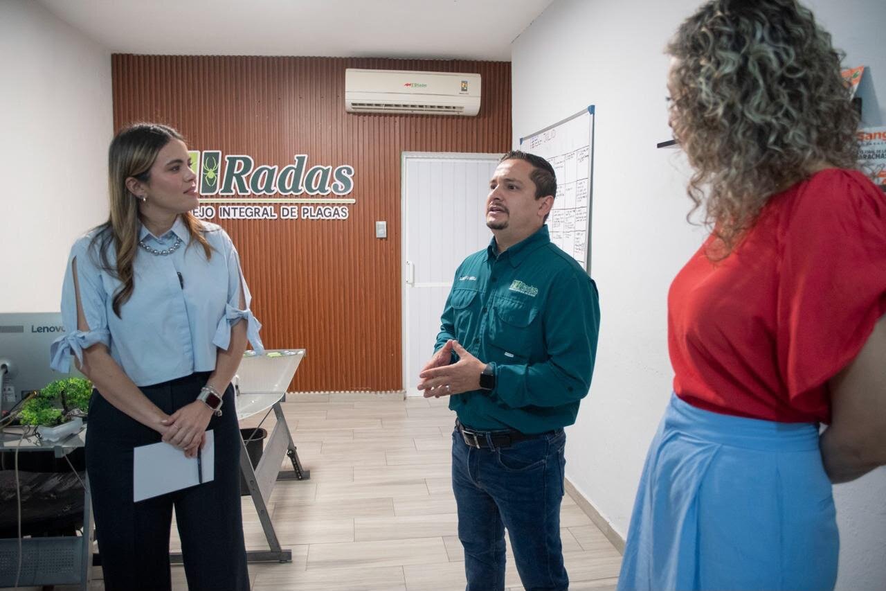 Ayuntamiento de Culiacán entrega distintivo NAFIN a Radas Ayuntamiento de Culiacán entrega distintivo NAFIN a Radas