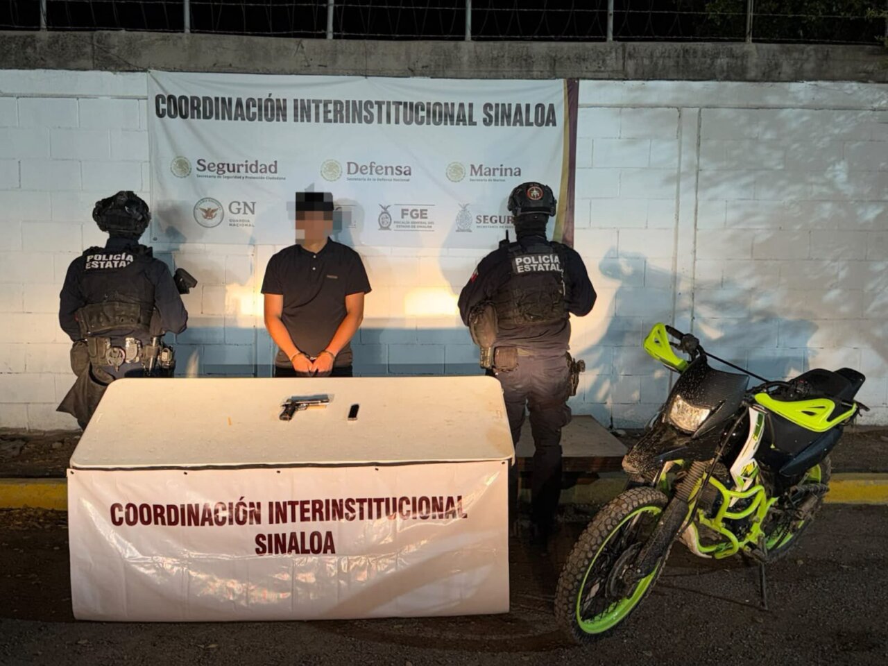 Civil es detenido con arma de alto calibre por GOES (Grupo de Operaciones Especiales) de la Policía Estatal de Sinaloa Civil es detenido con arma de alto calibre por GOES (Grupo de Operaciones Especiales) de la Policía Estatal de Sinaloa