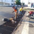Personal de Servicios Públicos y Obras Públicas realizó labores de limpieza para mantener el correcto funcionamiento de la infraestructura pluvial.