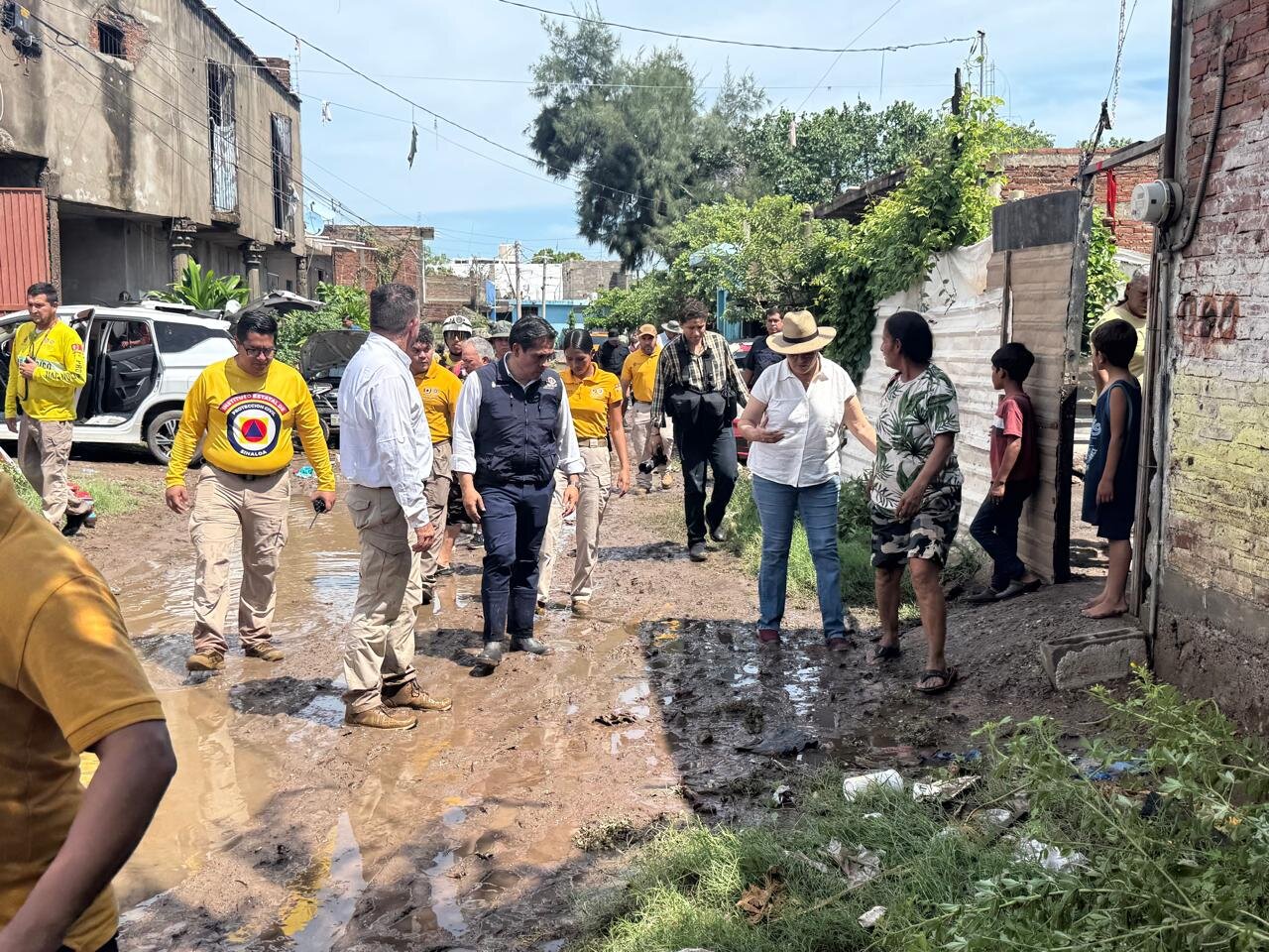 Instruye Gobernadora Yeraldine Bonilla, atender a afectados por lluvias en Mazatlán Instruye Gobernadora Yeraldine Bonilla, atender a afectados por lluvias en Mazatlán