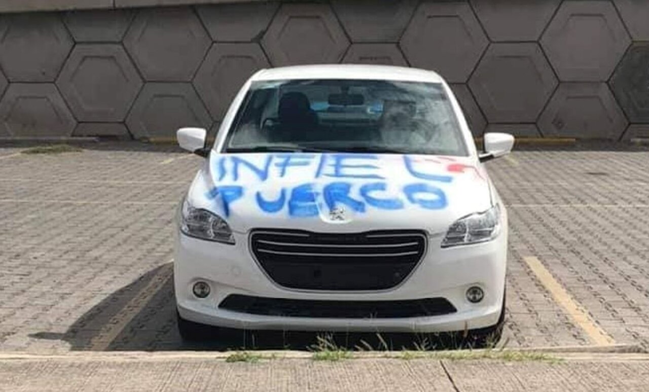 Una mujer descubre la infidelidad de su esposo por una multa de tránsito