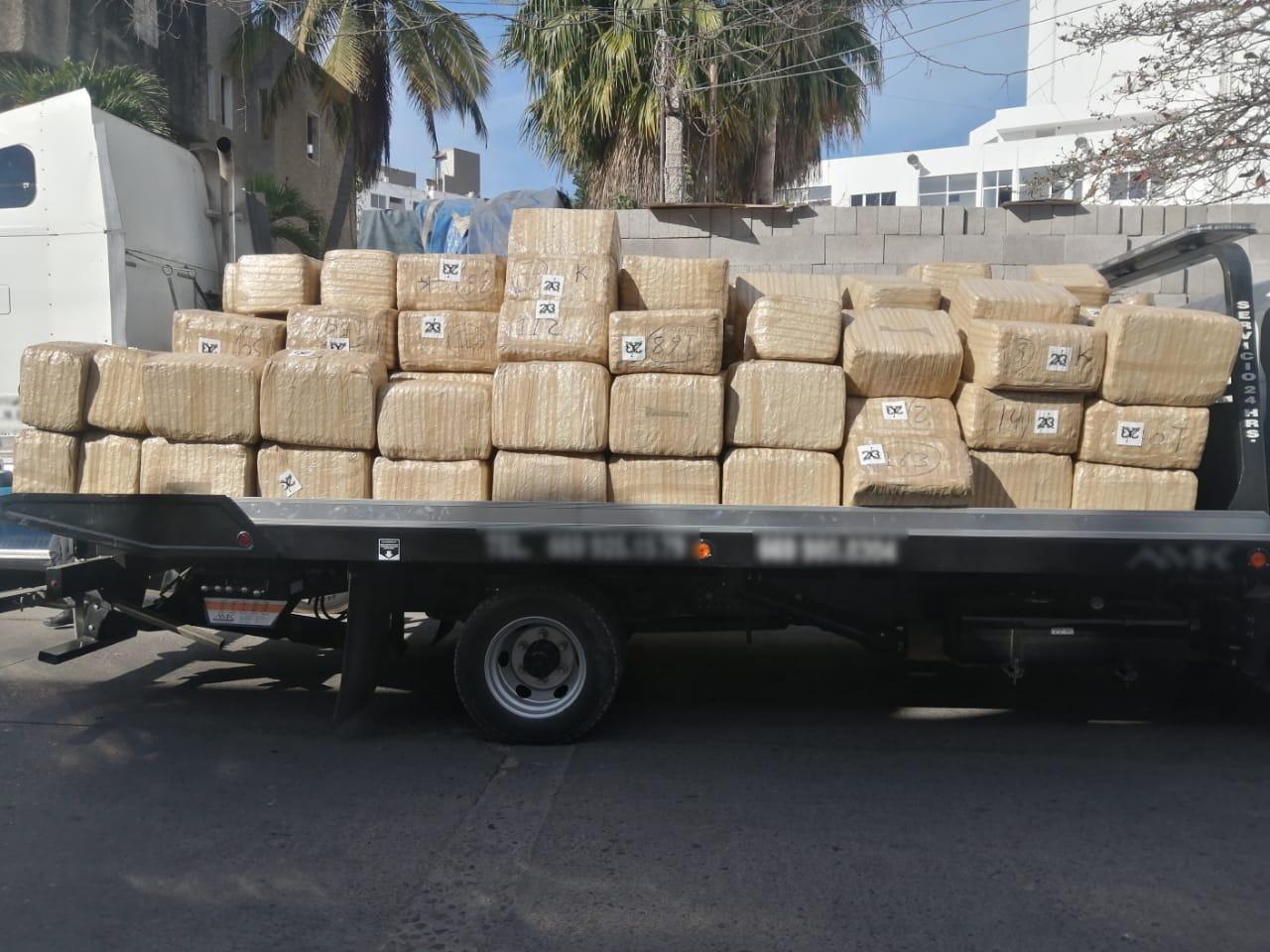 Impresionante cargamento de marihuana es asegurado en Sinaloa