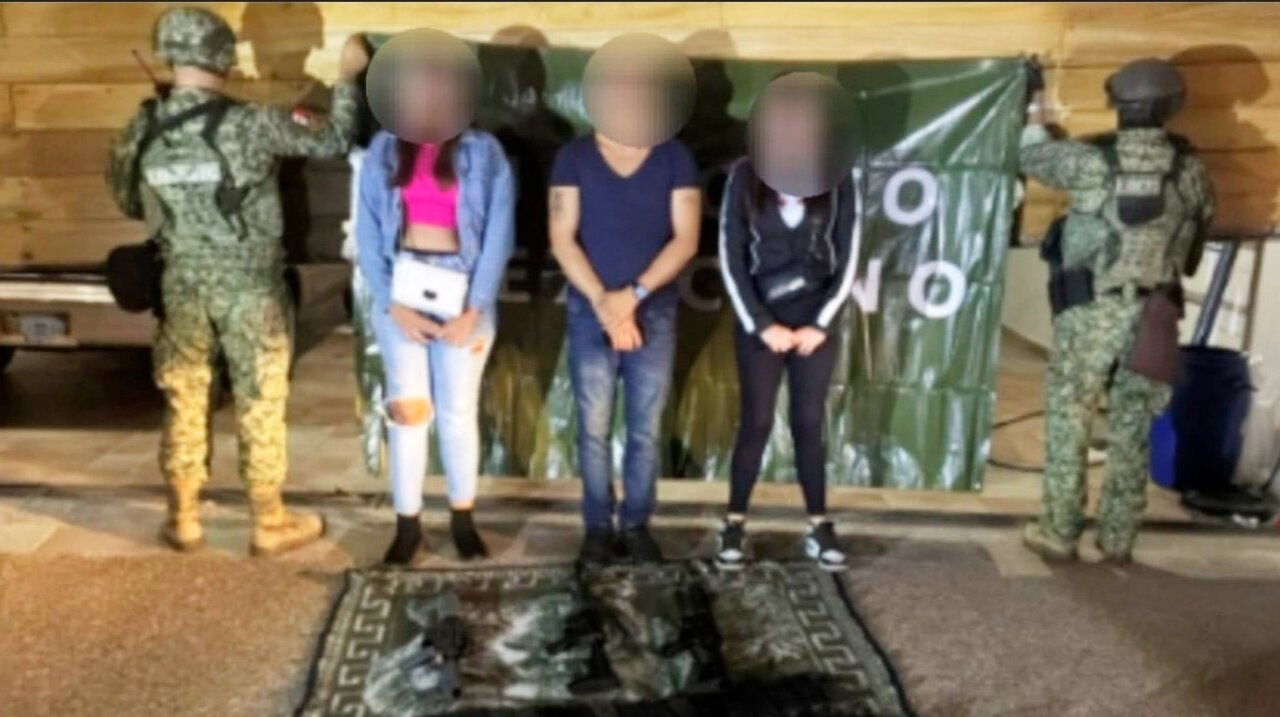 ok dos mujeres un hombre detenidos armas cln