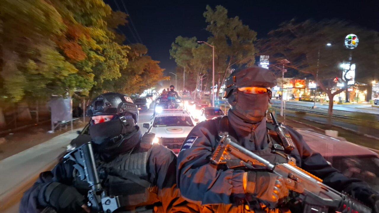 operativo policiaco patrullas noche temática