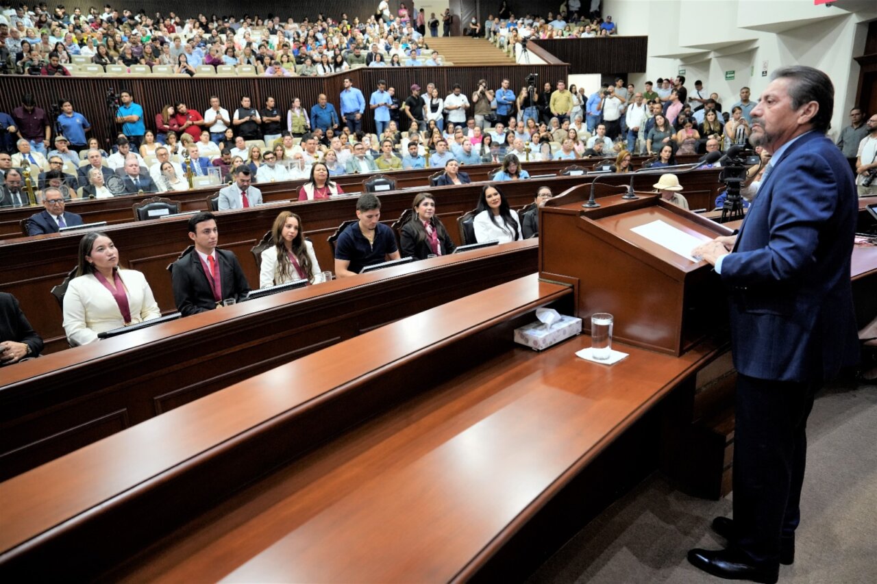 Congreso de Sinaloa entrega el Premio al Mérito Juvenil 2026 a jóvenes destacados