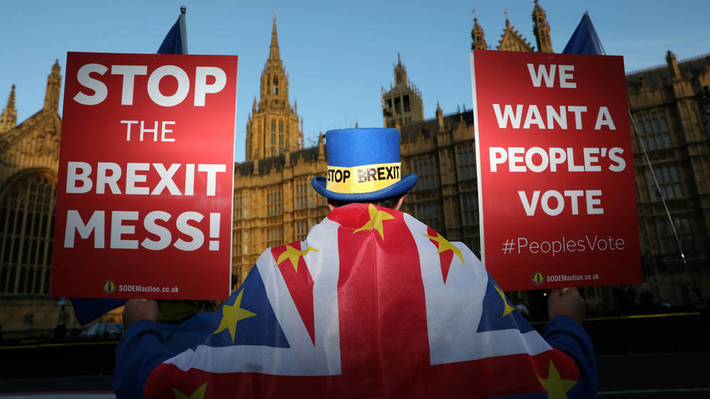 Golpe bajo a Brexit: Renuncian miembros de gobierno