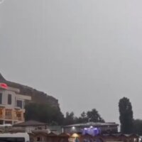 Un fulminante rayo impacta y daña la cruz y cúpula de una Iglesia en plena misa