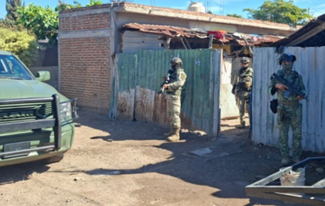 rescatan dos personas villa juárez