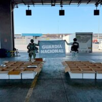 Detienen a trailero que transportaba más de una tonelada de metanfetamina y fentanilo