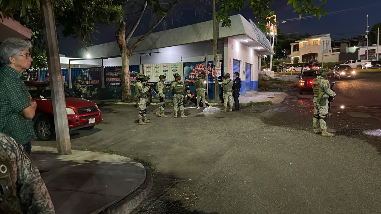Sujetos hieren a balazos a tres jóvenes en la avenida Clouthier en Culiacán