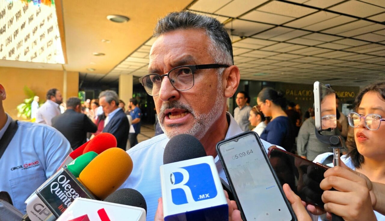 ‘Ya se tiene el dinero para pagar aguinaldos a trabajadores del estado’, asegura secretario Véliz